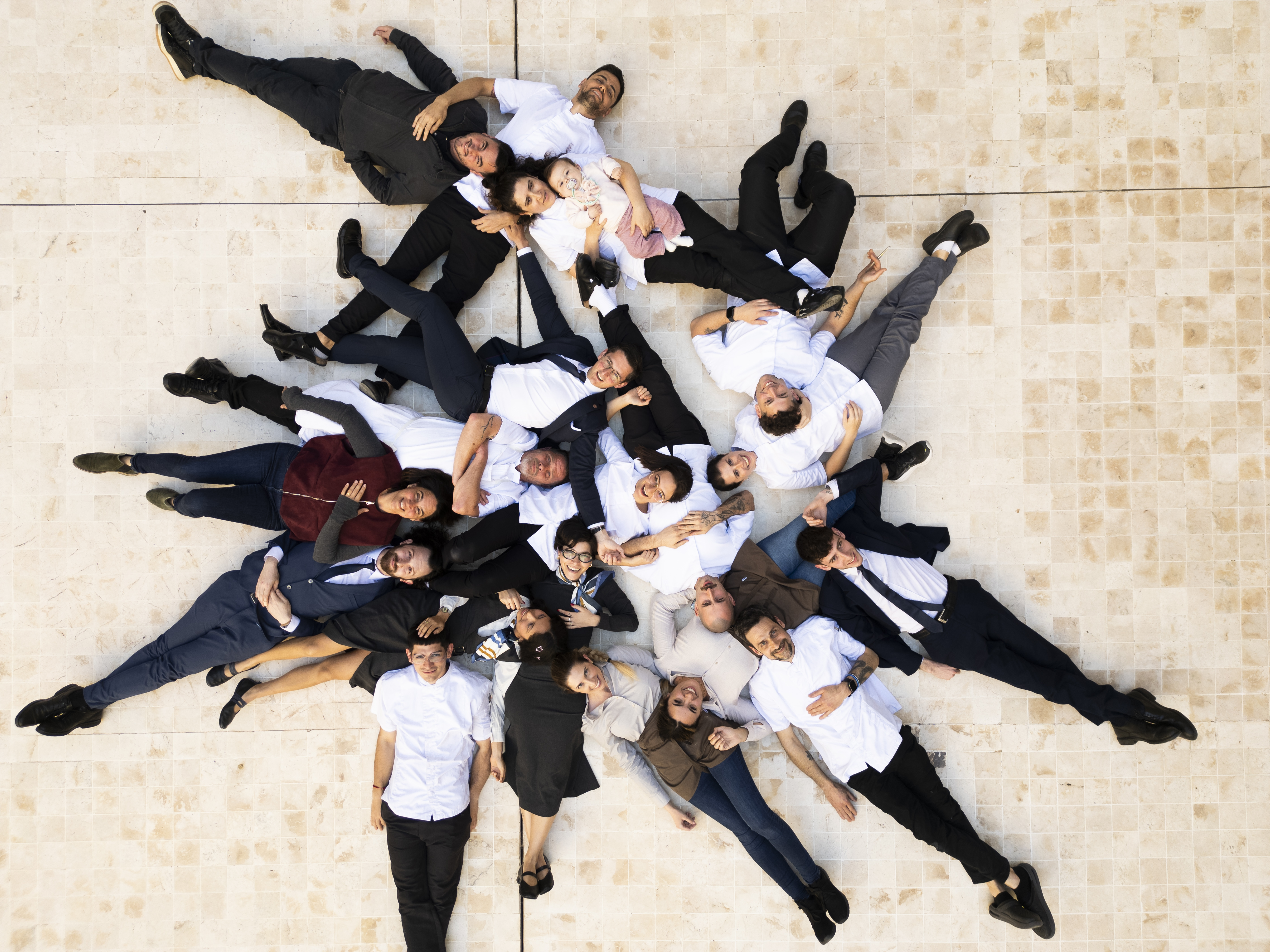 El equipo completo de Bloom visto desde arriba